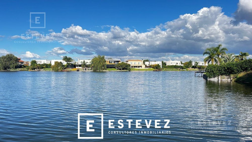 Casa En Venta / Alquiler, Pileta. 3 Dormitorios. Barrio Cerrado, Escobar