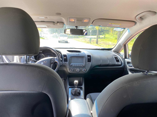 Imagen 10 de 14 de Kia Forte 2.0 Ex Mt 2018