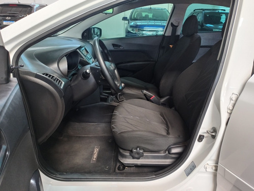 Imagem 7 de 15 de Hyundai Hb20 2014 1.0 Comfort Style Flex 5p