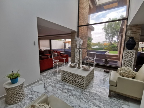 Casa En Venta En Bosques De Las Lomas Ya Remodelada Con Alberca (m2c330)