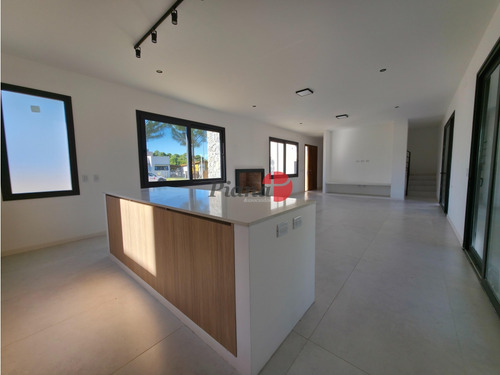 Casa En Venta - Barrio Nayades - A Estrenar - Ideal Vivienda