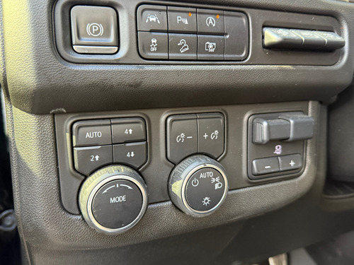 Chevrolet Suburban Premier 2023