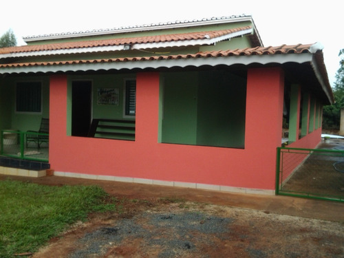 Casa Com 4 Cômodos, 2 Banheiros, Área De Serviço,