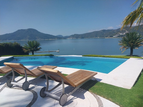 Casa En Venta En Valle De Bravo En Fracc. La Peña