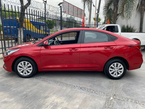 Imagen 2 de 15 de Hyundai Accent Mid Estandar