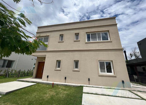 Venta De Casa En Dos Plantas - Acacias Puertos Del Lago