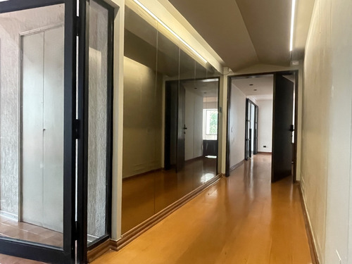 Espacioso Y Remodelado 3d 3b + Serv 4est Centro De Vitacura