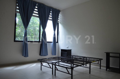Town House En Venta - Fraccionamiento Montebello