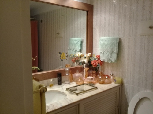 Apartamento En Muy Buena Ubicacion En Peninsula, De 3 Dor, 2 Baños Con Muy Linda Vista A La Ciudad Y El Mar.- Ref: 2027