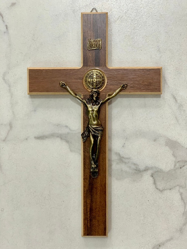 Imagem 2 de 9 de Cruz Crucifixo De Parede Madeira E Metal São Bento 34cm