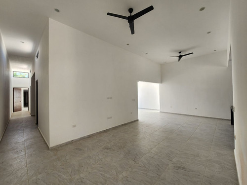 Renta Casa De 1 Planta Con Páneles Solares Cholul En Privada