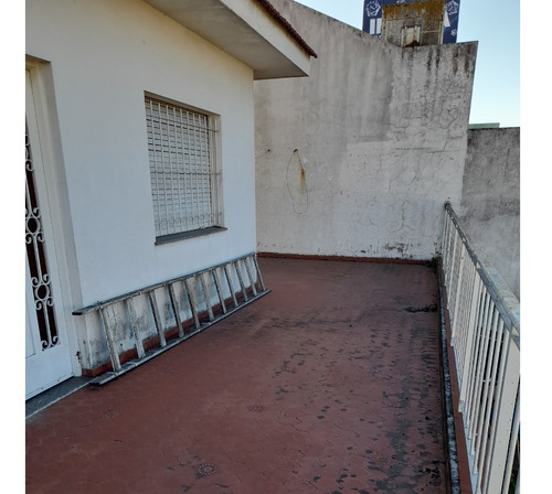 Imagen 8 de 17 de Excelente Terreno S/colectora C/chalet De 4 Amb En 2 Plantas Con Gran Jardín.