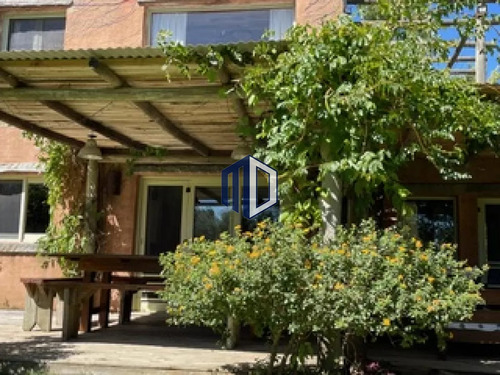 Casa A La Venta De 3 Dormitorios En Punta Del Este Con Un Magnífico Terreno De 3000 Mts2