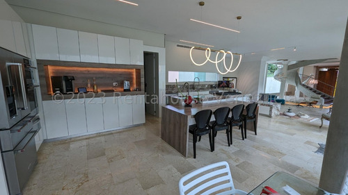Ms: 24-3353 Vendemos Espectacular Y Nueva Casa En Loma Linda, El Hatillo. A=680m2, 4h, 5b, 11p.