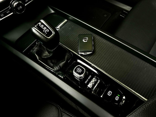 Volvo XC60 2.0 T5 MOMENTUM AWD