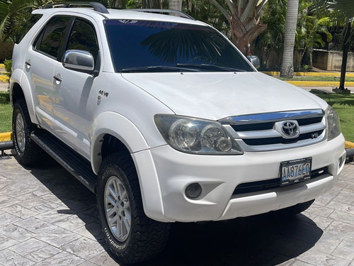 Imagen 2 de 14 de Toyota Fortuner