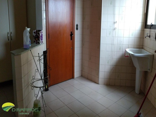 Imagem 5 de 23 de Excelente Apto De Alto Padrão No Centro - Laminado - Arm. Planejado Para Os Dorms, Coz., Banh., E Lavanderia - Andar Alto. - 4573 - 34354963