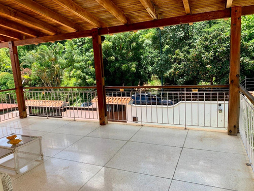Imagen 7 de 7 de Agradable Qta. En Venta En Urb. Prados Del Este.