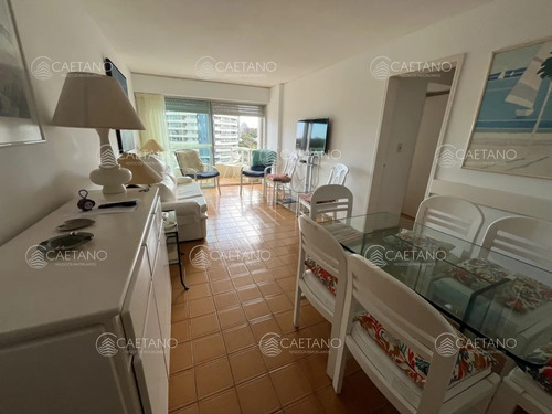 Alquiler Invernal Apartamento Dos Dormitorios, Playa Brava. Punta Del Este.