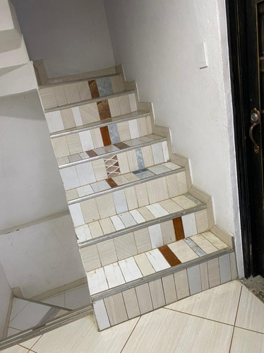 Edificio En Támesis 4 Apartamentos 2 Locales Comerciales
