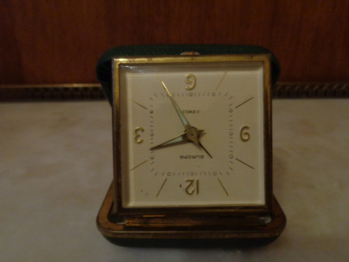 Reloj Despertador Vintage  A Cuerda Y Funcionando