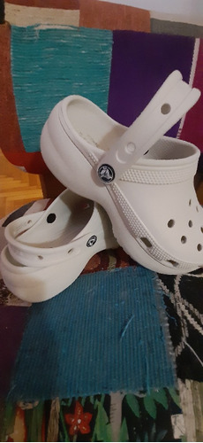 Crocs. Talle 36. W6. Año 2023