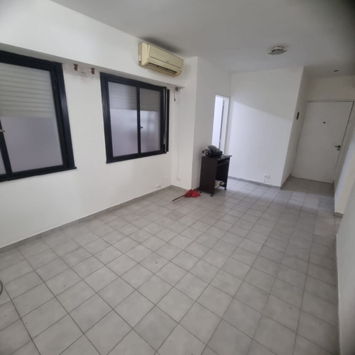 Venta Depto De Dos Ambientes En Paraguay 2400, Recoleta.