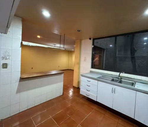 A 10 Min Del Metro Copilco, A 15 Min Del Centro Comercial Oasis Coyoacan, A 10 Min Del Estadio Olimpico Universitario A 10 Min De Plaza Loreto, Vías Rápidas De Acceso: Rio Churubusco, Periférico.