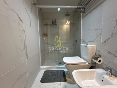 Venta De Apartamento A Estrenar Con Bajos Gastos Comunes. Punta Del Este. Uruguay