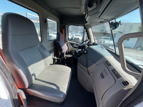 2015 Freightliner Cascadia Day Cab