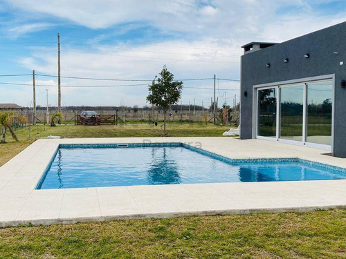 Imagen 12 de 30 de Calle Las Calandrias Entre 6 Y 5 - Casa En Venta, Las Golondrinas, La Plata