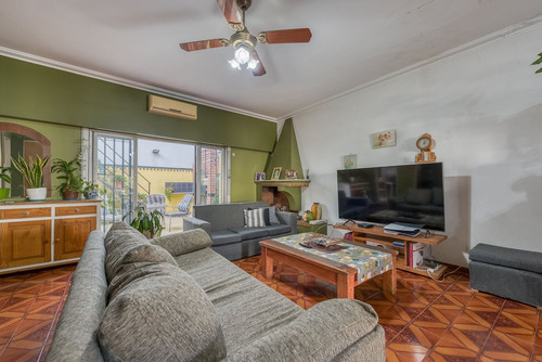 Venta Casa 5 Dormitorios En Boedo Cochera Patio