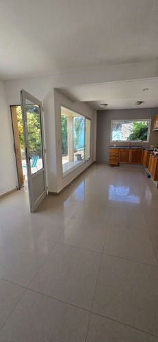 Venta Casa 2 Pisos 3 Dorm C/ Local Y 2 Departam