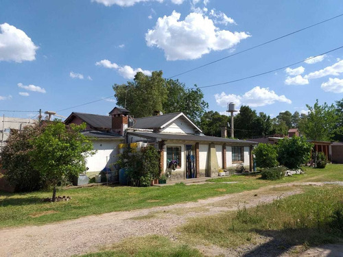 Imagen 1 de 5 de Chalet De 4 Ambientes - Sobre Lote De 550 M2