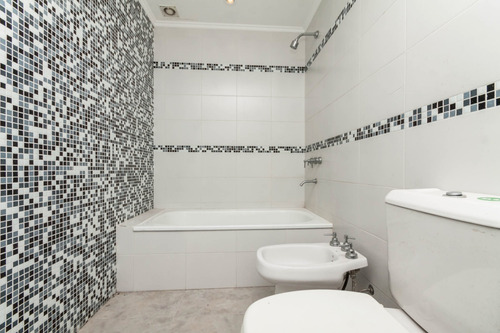 Depto. Tipo Casa 3 Amb. En Lanús Centro
