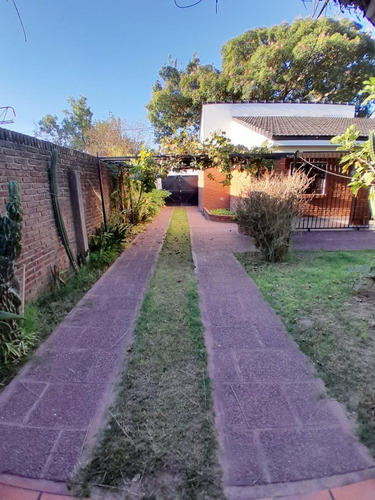 Casa En Esquina Con Doble Terreno