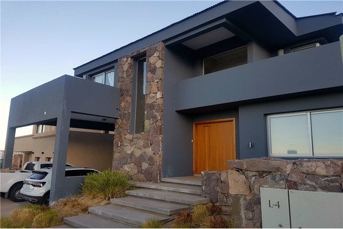 Venta De Casa En Bº La Bastilla