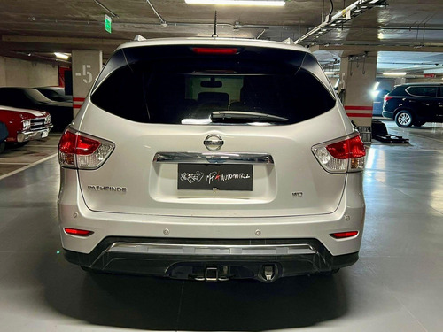 Nissan Pathfinder EXCLUSIVE 4x4