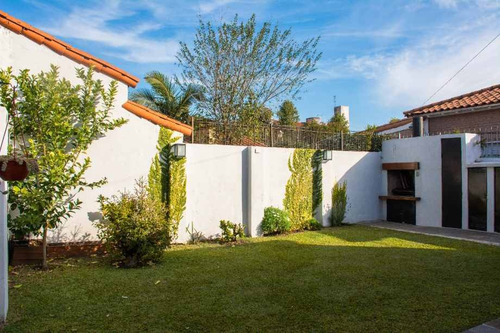 Imagen 2 de 14 de Chalet En Venta En Castelar Norte