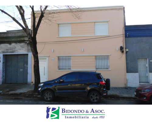 Apartamento En Planta Baja De 2 Dormitorios Con Patio Con Renta