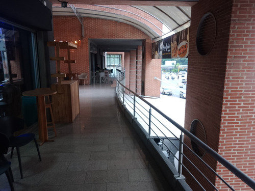 Potencial Local Comercial En Alquiler En La Av. Sucre De Los Dos Caminos