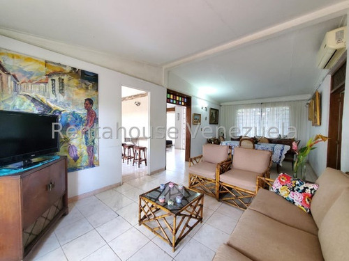 Amplia Y Confortable Casa En Venta Urb. Fundación Mendoza, Maracay 25-6542 Hc