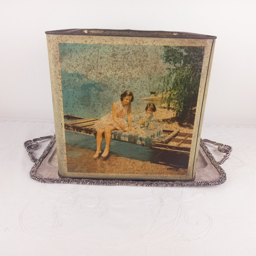 Lata Antigua Galletas Con Vidrio Y Tapa Decoracion Mirala (Usado)
