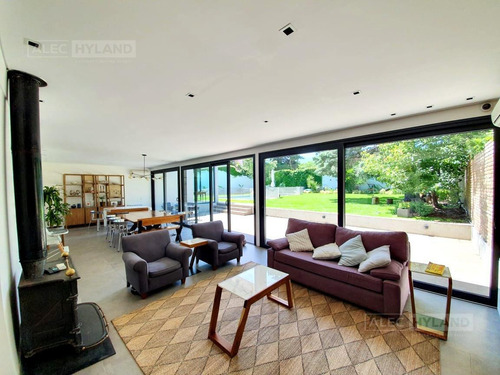 Imagen 9 de 30 de Casa 8 Ambientes En Venta - Mart.-vias/libert.
