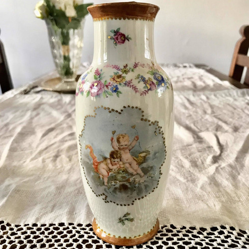 Antiguo Florero De Porcelana Con Querubines