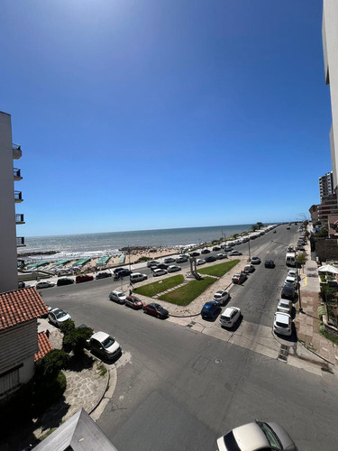 Semipisio Con Vista Al Mar En La Perla De 4 Ambientes Con Cochera Y Baulera