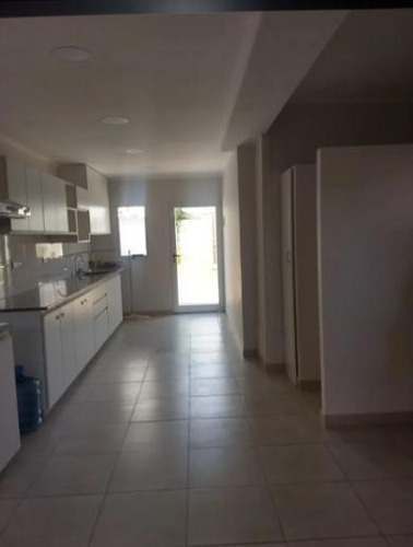 Casa En Venta - 3 Dormitorios 1 Baño 3 Cocheras - 330mts2 - Lincoln