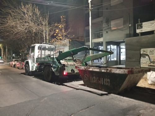 Camión Portavolquetes Listo Para Trabajar Titular Se Va Tran