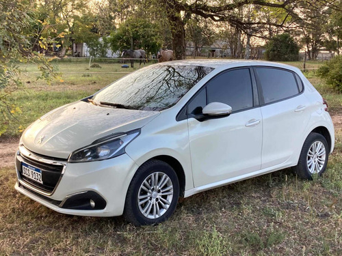 Imagen 1 de 7 de Peugeot 208 2017 1.6 Allure