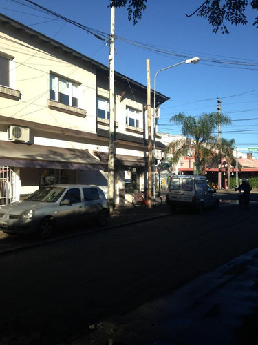 3 Oficinas + 4 Locales En Esquina Sobre Avenida